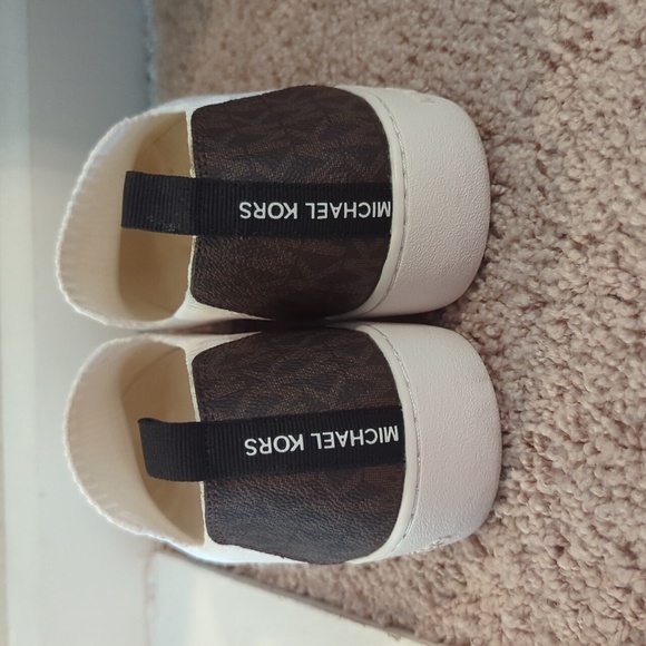 White canvas signature Michael Kors slip-on tennis shoes -sz 10 - Picture 2 of 7